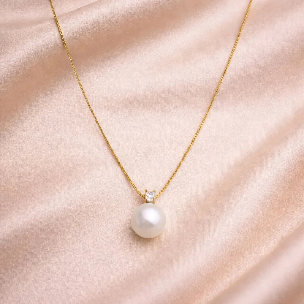 Minimal Pearl Pendant