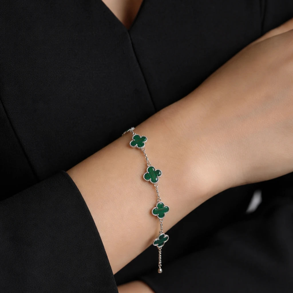 Green clover charm bracelet for women in 925 sterling silver, stylish minimal jewellery for everyday wear.