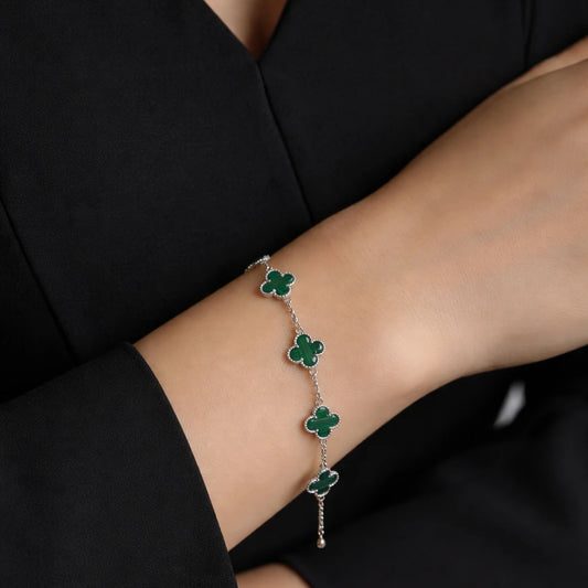 Green clover charm bracelet for women in 925 sterling silver, stylish minimal jewellery for everyday wear.