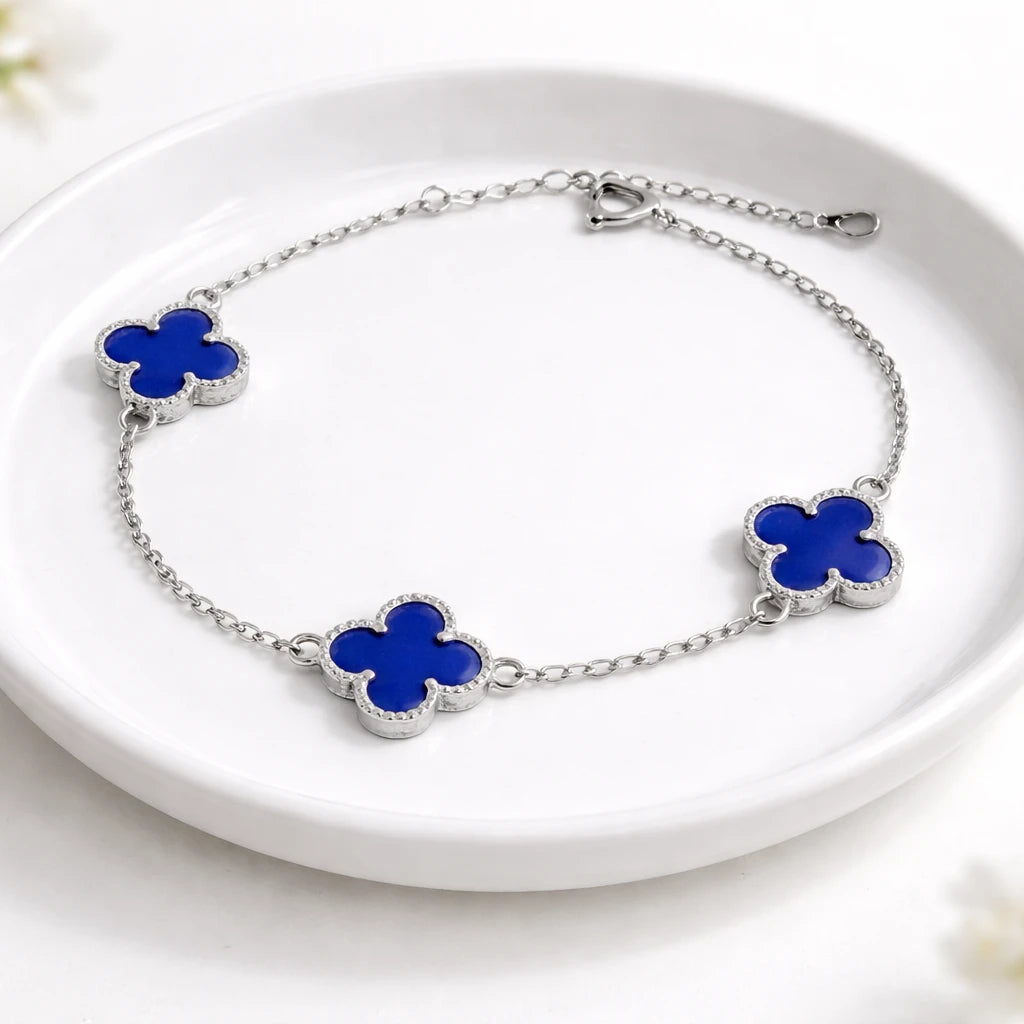 Minimal blue clover bracelet in 925 silver with delicate halo design, elegant everyday jewellery for women.