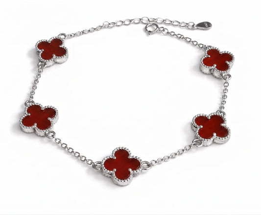 Red clover bracelet in 925 sterling silver with halo detailing, elegant minimal jewellery for women.